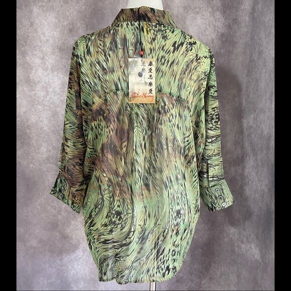 Da-Nang Collared Button Down 3/4 Sleeve Silk Top - Picture 2 of 13